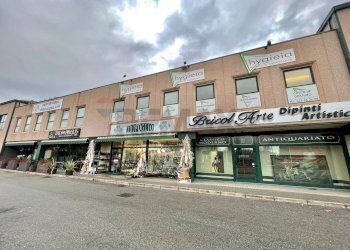 Edificio all\'aperto - Ufficio Via Varesina
 
126 a, Villa Guardia - foto 46