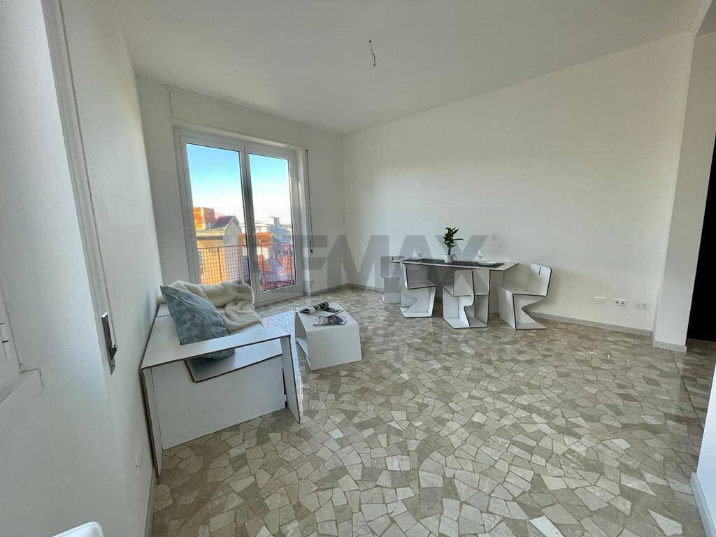 Sala da pranzo - Quadrilocale Via Enrico Corbetta
 
3, Cantù - foto 3