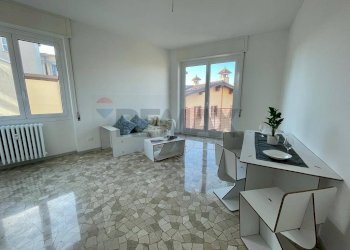 Sala da pranzo - Quadrilocale Via Enrico Corbetta
 
3, Cantù - foto 1