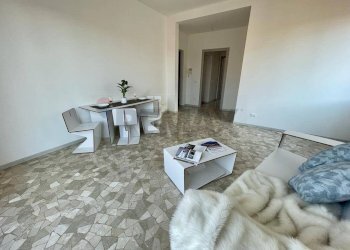 Sala da pranzo - Quadrilocale Via Enrico Corbetta
 
3, Cantù - foto 4