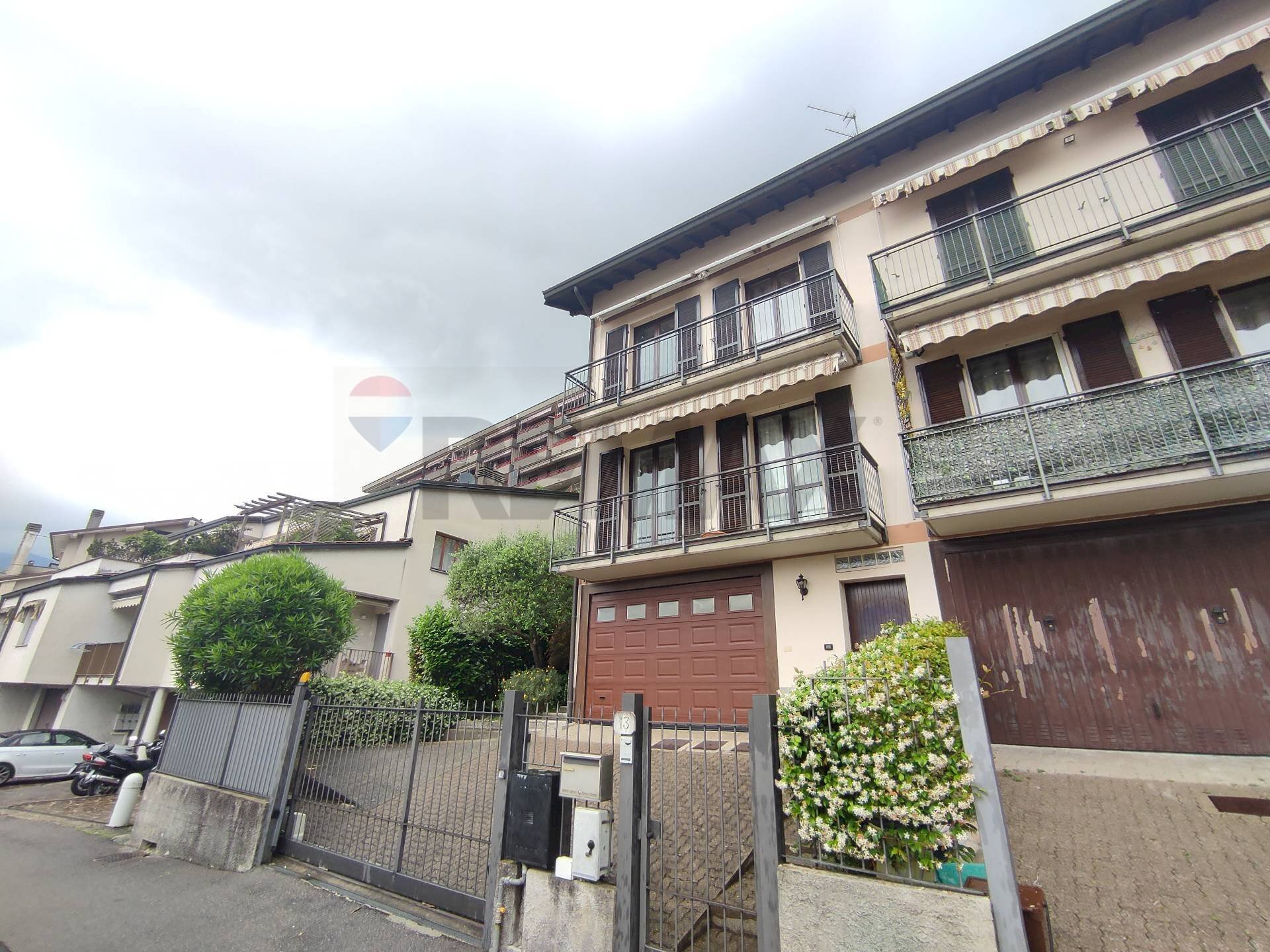 Edificio all\'aperto - Villa a Schiera via adelaide ristori, Como - foto 2