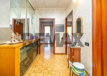 Hall / corridoio - Semi-detached house Giovanni Pascoli
 
62, Ornago - photo 16