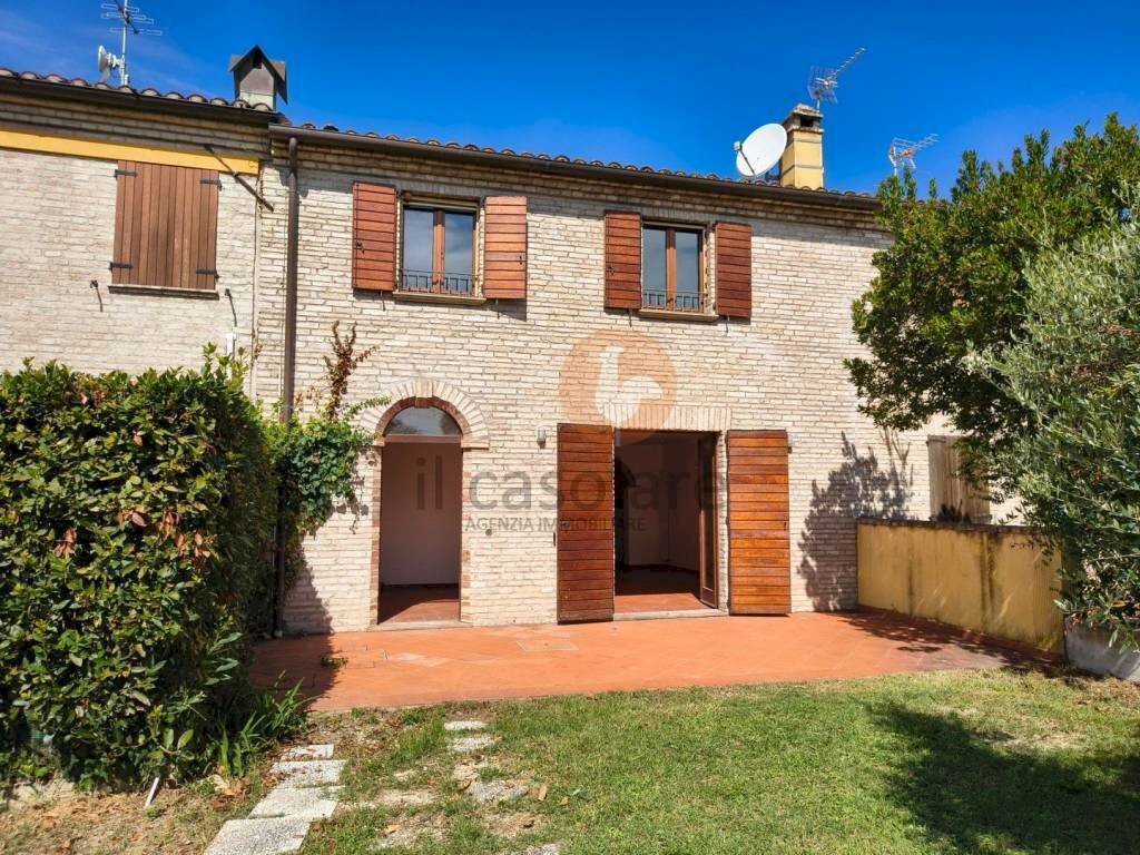 Facciata - Rustic via di Villa Giulia, Fano - photo 1