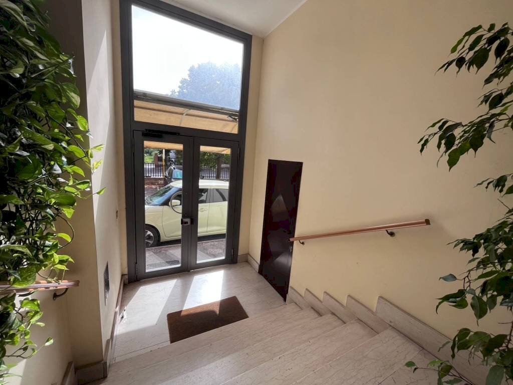 Interno palazzo - Appartamento via Amedeo Bocchi, 94, Roma - foto 1