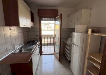 Cucina - Appartamento via Amedeo Bocchi, 94, Roma - foto 9