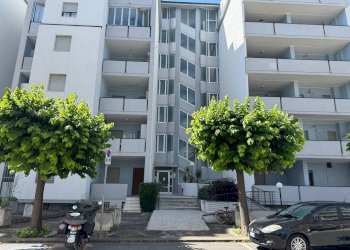Foto 1 - Trilocale via pompeo
 
13, Alba Adriatica - foto 1