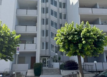 Foto 2 - Trilocale via pompeo
 
13, Alba Adriatica - foto 2