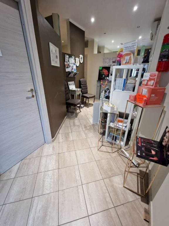 Interno non residenziale - Shop Stradale Fenestrelle, Pinerolo - photo 2