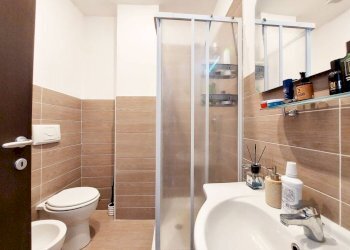 Bagno - Bilocale via Romagnano, 18, Torino (zona Parella) - foto 13