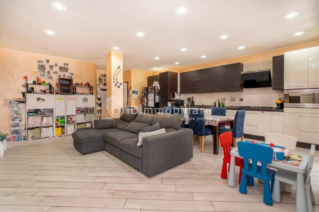 Salone - Four-room apartment corso Vercelli, 264, Torino (neighborhood Rebaudengo) - photo 1