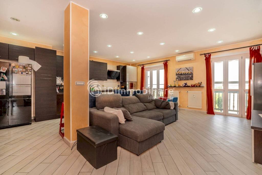 Salone - Four-room apartment corso Vercelli, 264, Torino (neighborhood Rebaudengo) - photo 2