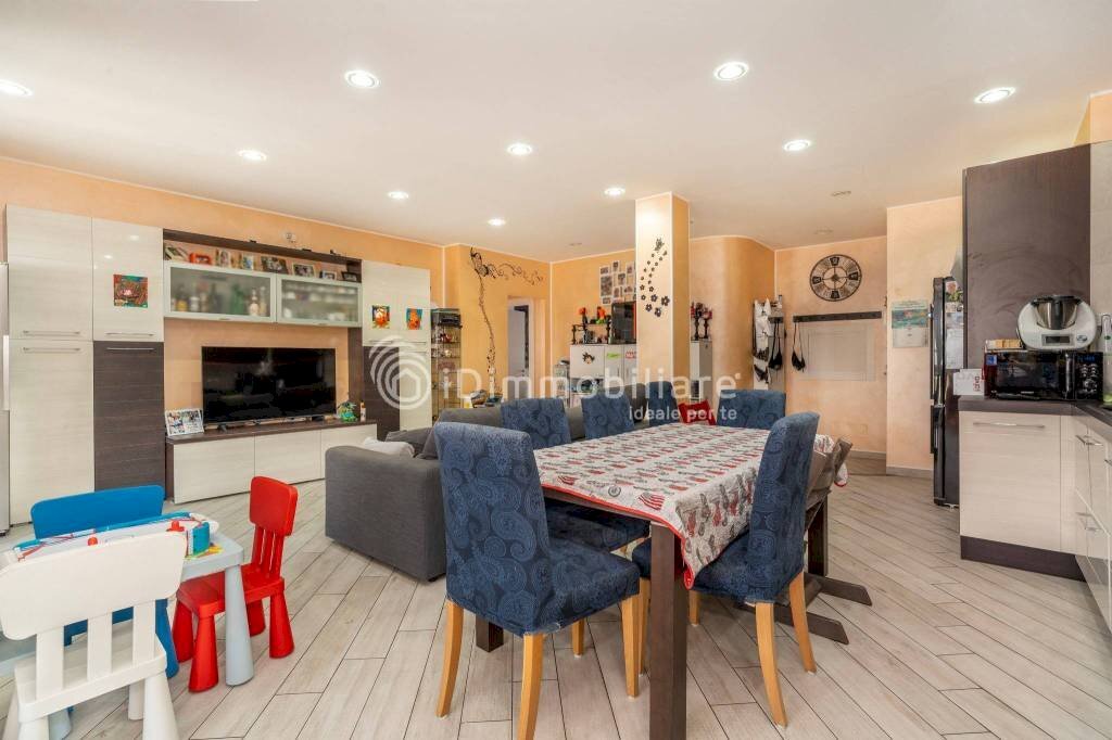 Salone - Four-room apartment corso Vercelli, 264, Torino (neighborhood Rebaudengo) - photo 3