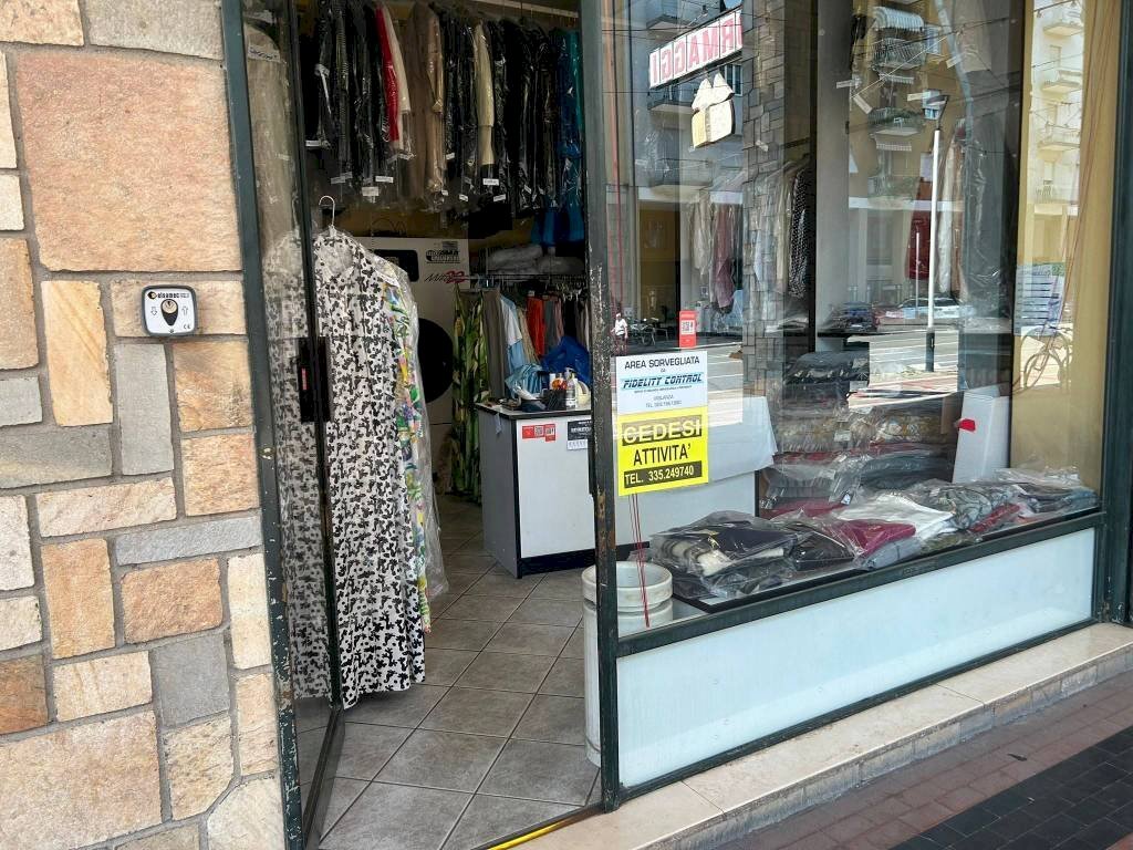 Ingresso - Laundry - Dyeing corso Galileo Ferraris, 30, Cuneo (neighborhood Donatello) - photo 2