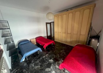 Camera da letto - Appartamento via Giovanni Arrivabene, Genova (zona Sestri Ponente) - foto 3