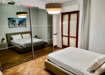 Camera da letto - Appartamento via Giovanni Arrivabene, Genova (zona Sestri Ponente) - foto 4
