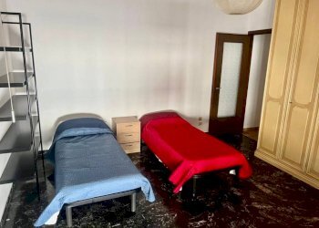 Camera da letto - Appartamento via Giovanni Arrivabene, Genova (zona Sestri Ponente) - foto 11