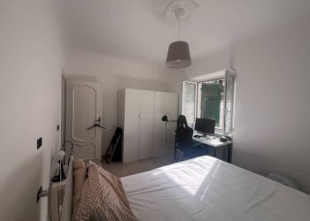 Camera da letto - Trilocale via Giacomo Puccini, 15, Genova (zona Sestri Ponente) - foto 8