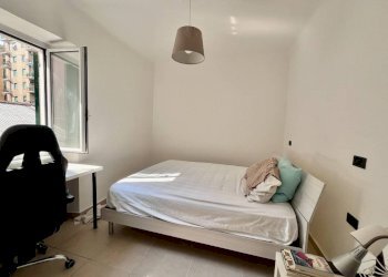 Camera da letto - Trilocale via Giacomo Puccini, 15, Genova (zona Sestri Ponente) - foto 27