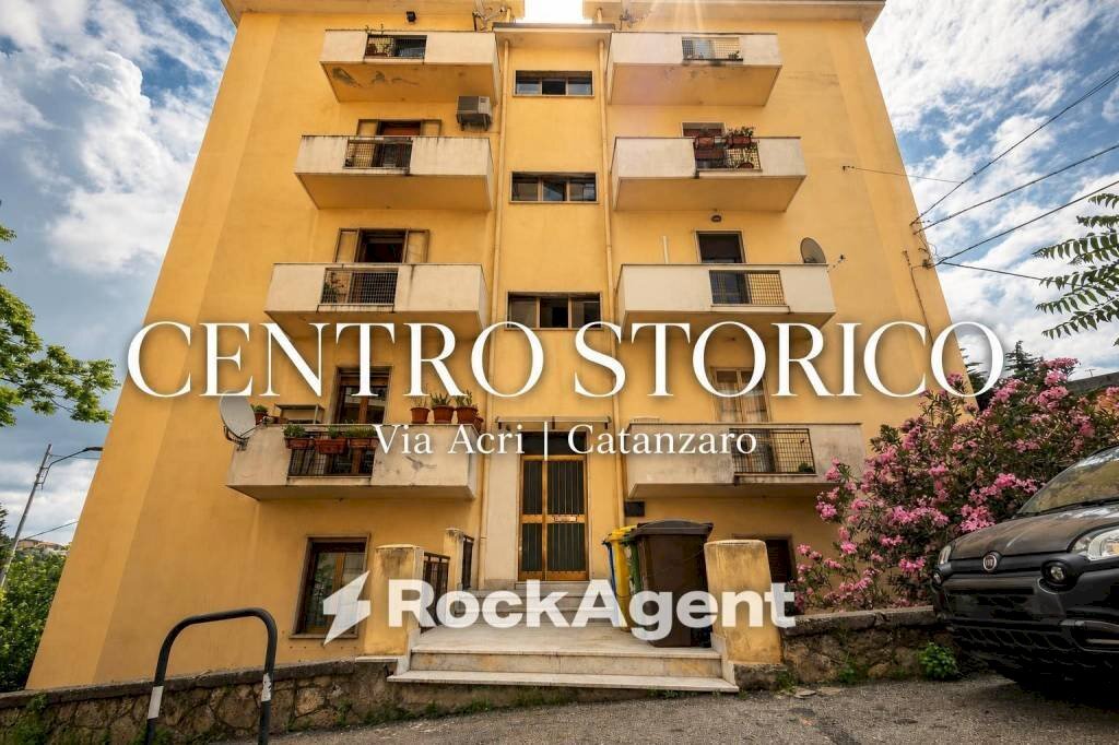 Facciata - Three-room apartment via Sant'Agostino, 1, Catanzaro - photo 1