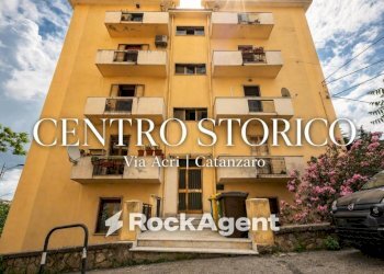 Facciata - Three-room apartment via Sant'Agostino, 1, Catanzaro - photo 1