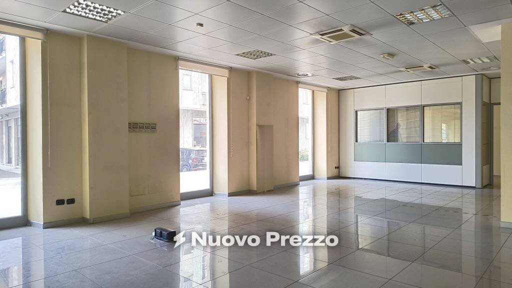 Interno non residenziale - Negozio via Roma, 4, Chieri - foto 2