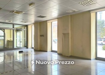 Interno non residenziale - Negozio via Roma, 4, Chieri - foto 1