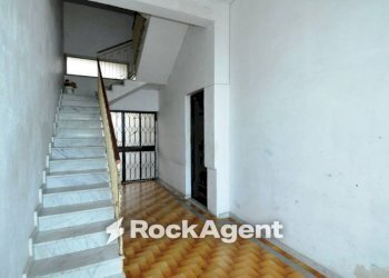Interno palazzo - Quadrilocale vico Tomasello, 13, San Pietro Clarenza - foto 4