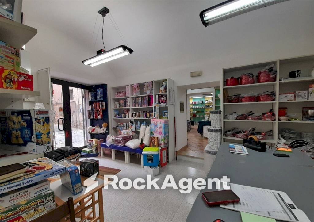 Interno non residenziale - Negozio via Roma, 23, Acquapendente - foto 3