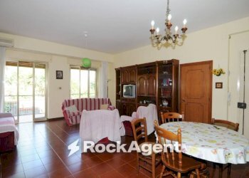 Salone - Appartamento via Litteri, 9, Aci Castello - foto 5