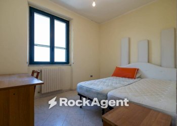 Camera da letto - Quadrilocale via Alberto de Nobili, 5, Catanzaro - foto 27