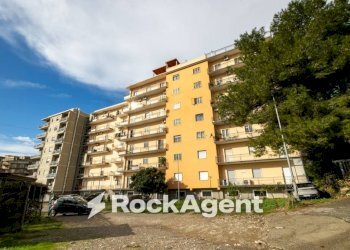 Facciata - Appartamento viale Vincenzo de Filippis, 61, Catanzaro - foto 1