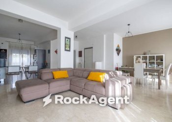 Salone - Appartamento viale Vincenzo de Filippis, 61, Catanzaro - foto 5