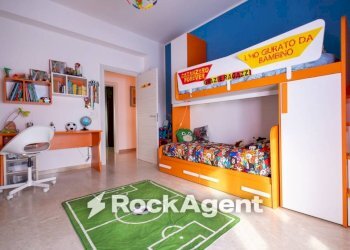 Camera da letto - Appartamento viale Vincenzo de Filippis, 61, Catanzaro - foto 25