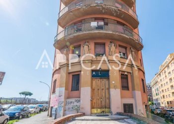 Facciata - Bilocale via Bartolomeo Bossi, 70, Roma - foto 23