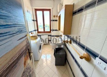BAGNO - Trilocale Via C. Battisti 20, Martinsicuro - foto 14