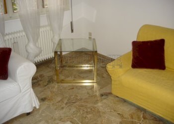 SOGGIORNO TAVOLINO RIPIANO VETRO.JPG - Trilocale Padova - foto 5