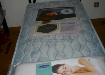 CAMERA 1 GUANCIALE E LETTO DETTAGLIO.JPG - Trilocale Padova - foto 12