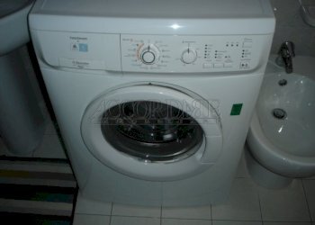 BAGNO CON VASCA LAVATRICE.JPG - Trilocale Padova - foto 15