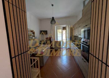 Cucina con balcone - Appartamento Pieve Vergonte - foto 9