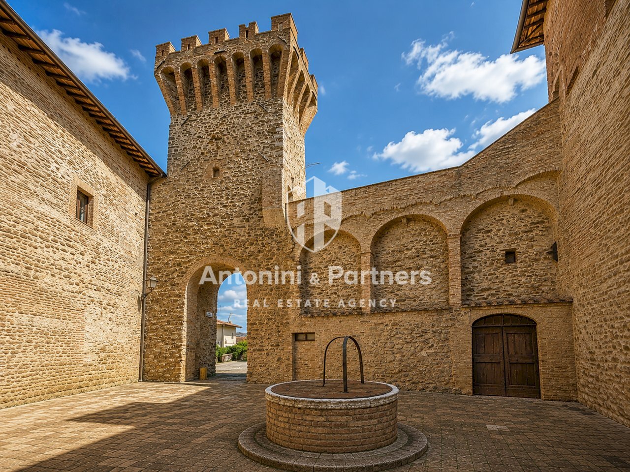 castello-santa-apollinare-perugia-umbria-cortile-t - Casa indipendente Località Santa Apollinare, Marsciano - foto 3