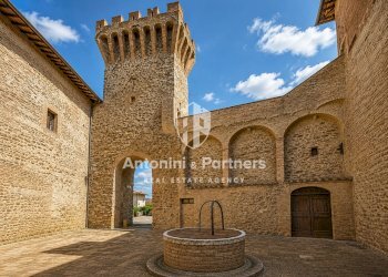 castello-santa-apollinare-perugia-umbria-cortile-t - Casa indipendente Località Santa Apollinare, Marsciano - foto 3