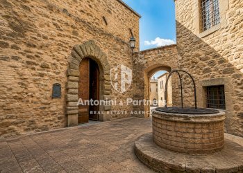castello-santa-apollinare-perugia-umbria-cortile-p - Casa indipendente Località Santa Apollinare, Marsciano - foto 7