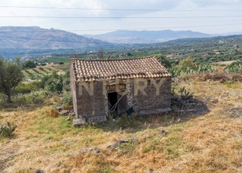 DJI_0746 - Terreno agricolo Via San Leo, Adrano - foto 1
