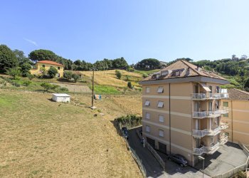 vista sala - Apartment Via Fratelli Gazzo 22/14, Serra Riccò - photo 9