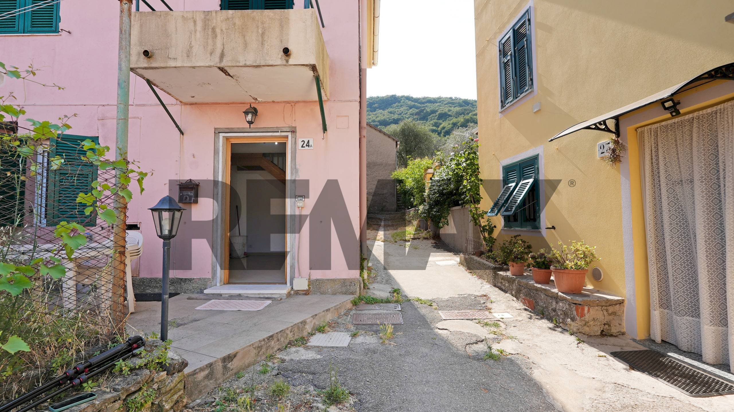 Casa semi indipendente Salita Di Pino Sottano, 24A 
 Molassana, Genova (zona Molassana) - foto 1