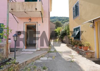 Casa semi indipendente Salita Di Pino Sottano, 24A 
 Molassana, Genova (zona Molassana) - foto 1
