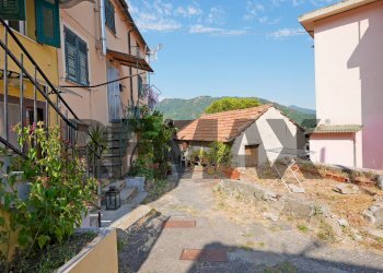 Casa semi indipendente Salita Di Pino Sottano, 24A 
 Molassana, Genova (zona Molassana) - foto 2