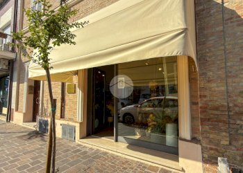 Negozio Via Raffaello Bucci, Morciano di Romagna - foto 21
