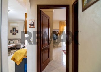 Hall / corridoio - Trilocale Via Pozzo
 
75, Aci Catena - foto 10