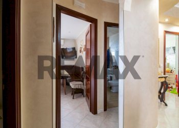 Hall / corridoio - Trilocale Via Pozzo
 
75, Aci Catena - foto 11